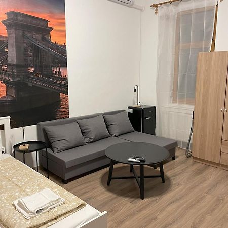 Mano Guesthouse Будапеща Екстериор снимка